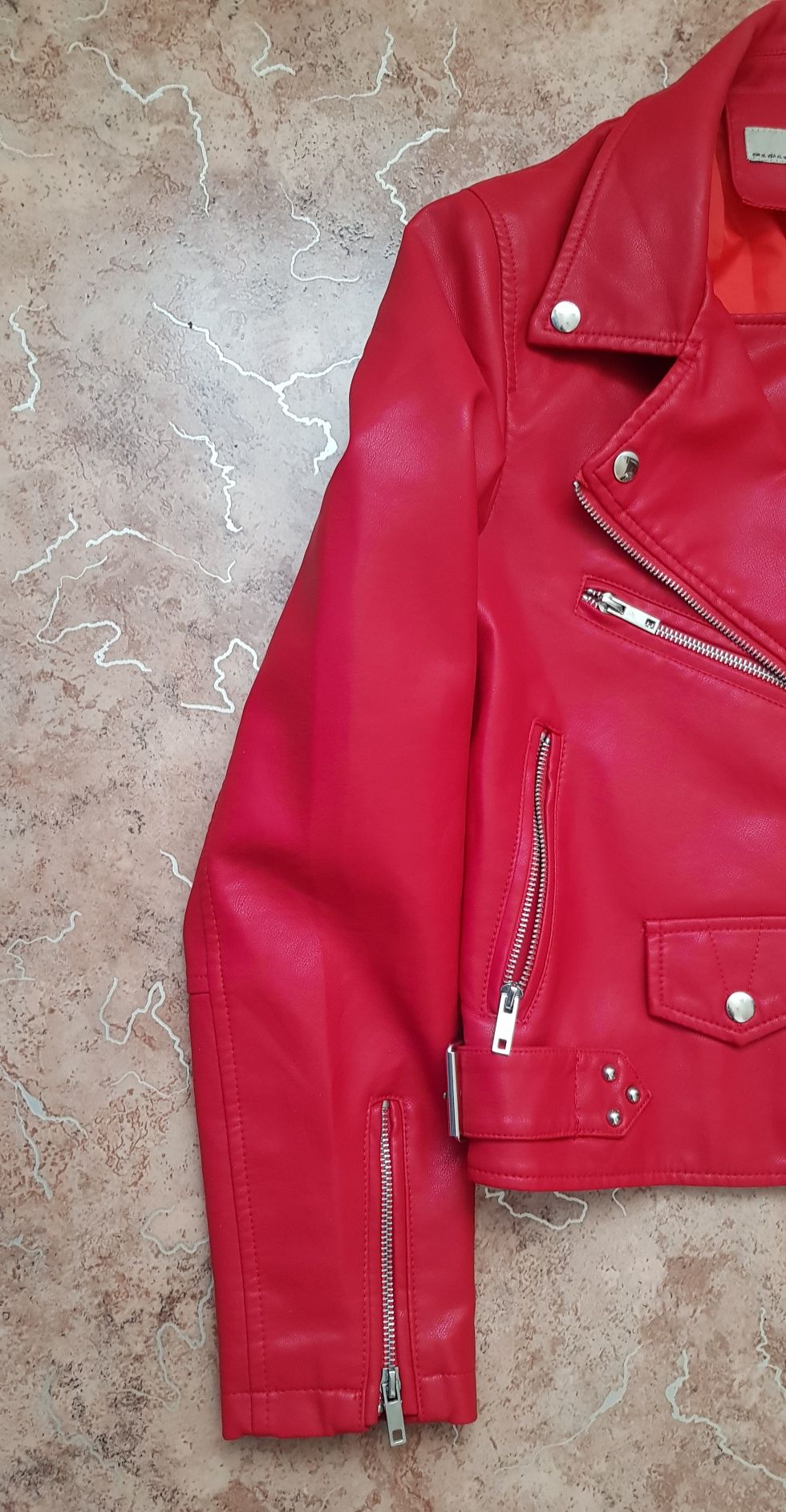 Продам женскую куртку