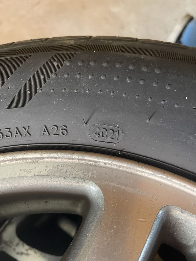 Продам резину 215/60/16