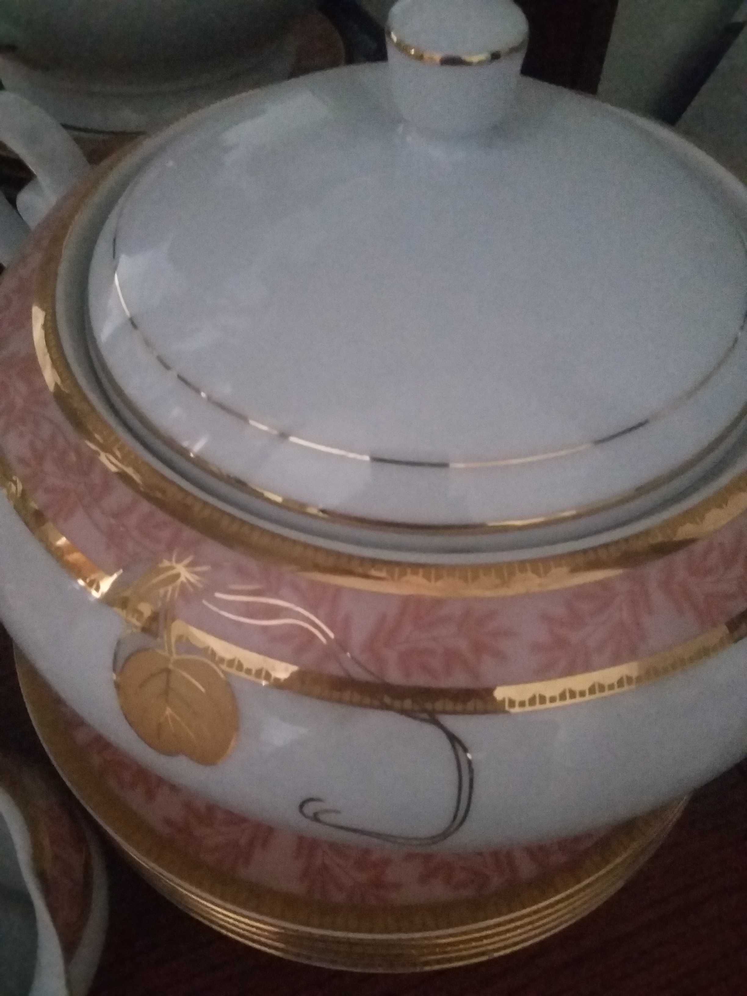 Продам сервиз на 6 персон