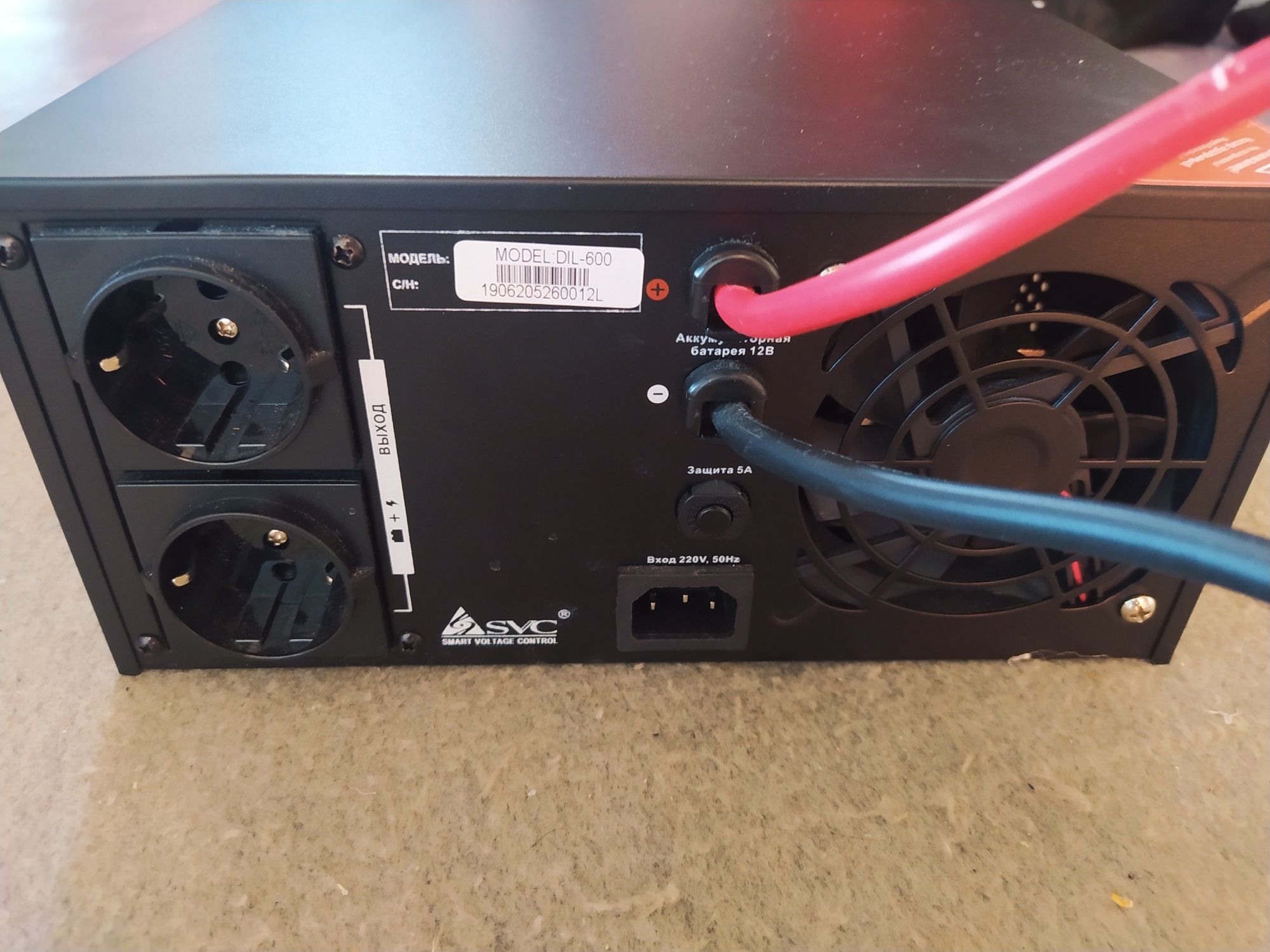 источник бесперебойного питания SVC DIL-600