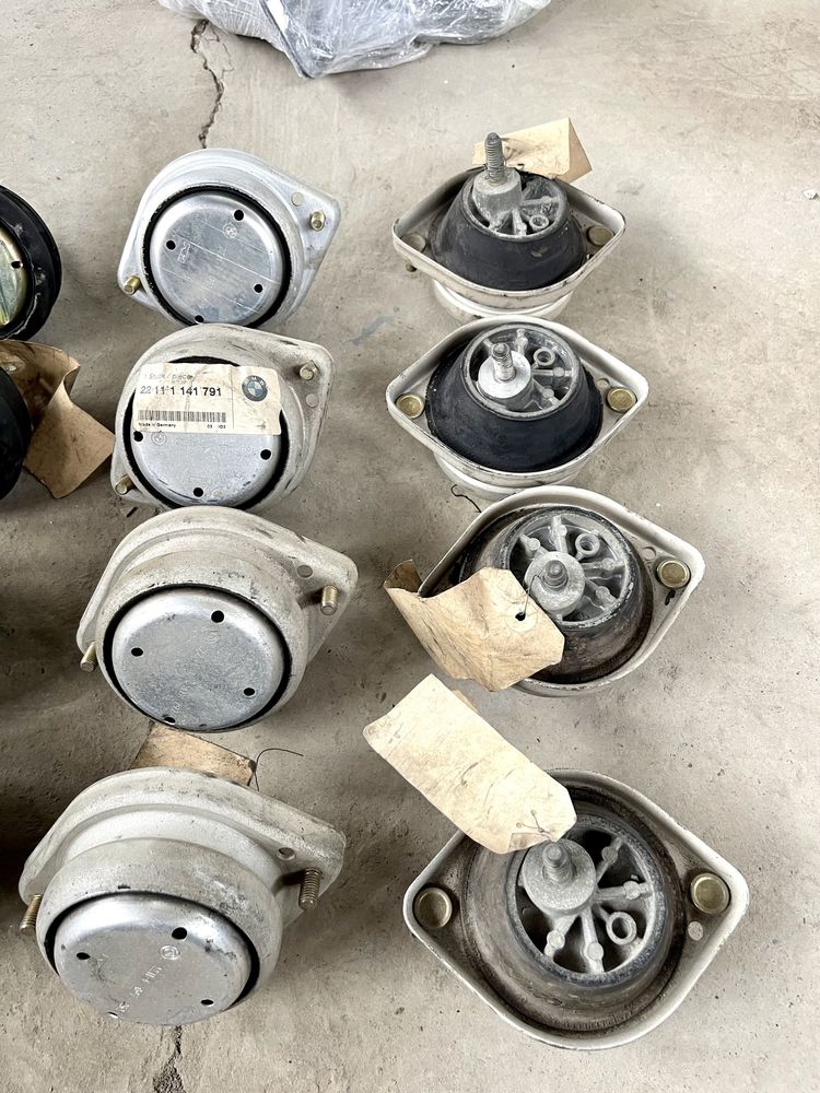 Подушки двигателя на BMW E34 E39 E38 E32 БМВ Е34 Е39 Е38 Е32