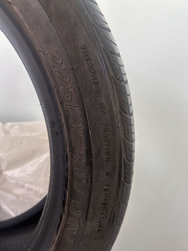 Шины kumho 225/45/17 летние.