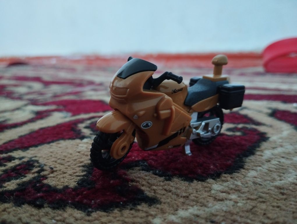 Продаю игрушечный мотоцикл V-Kone.