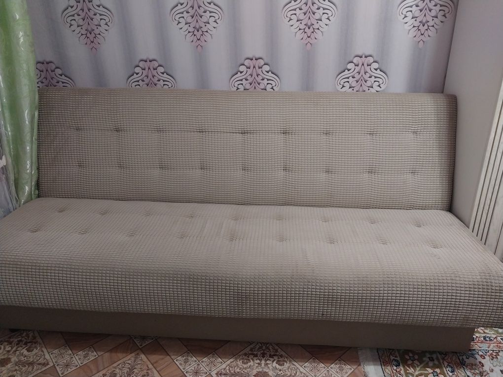 Продаётся диван в хорошем состоянии