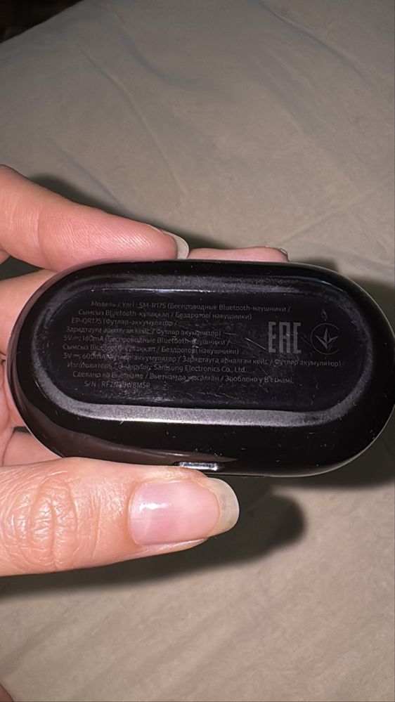 Продам беспроводные наушники samsung galaxy buds