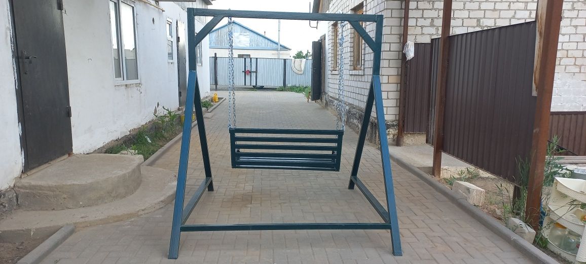 Продам качелю металлическую