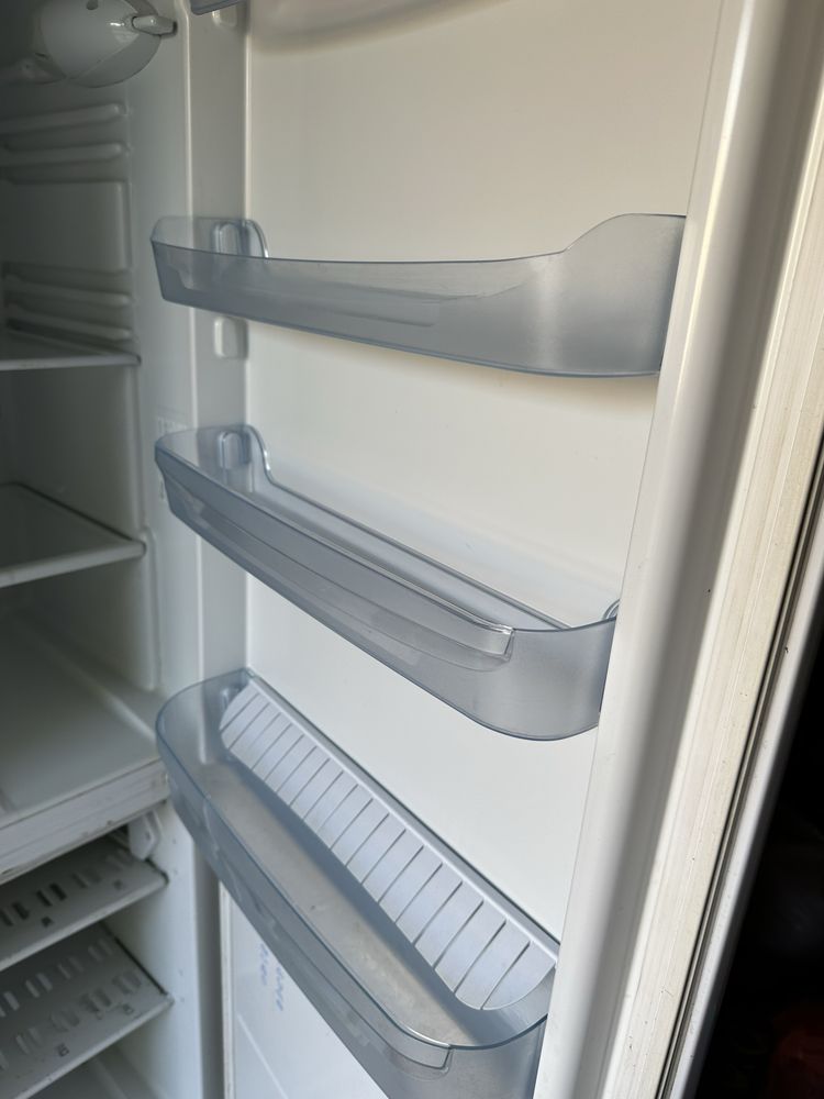 Холодильник indesit