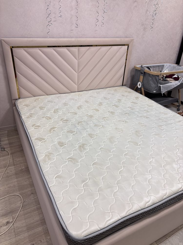 Продается кровать в хорошем качестве. Длина 2 м, ширина - 1,80 м