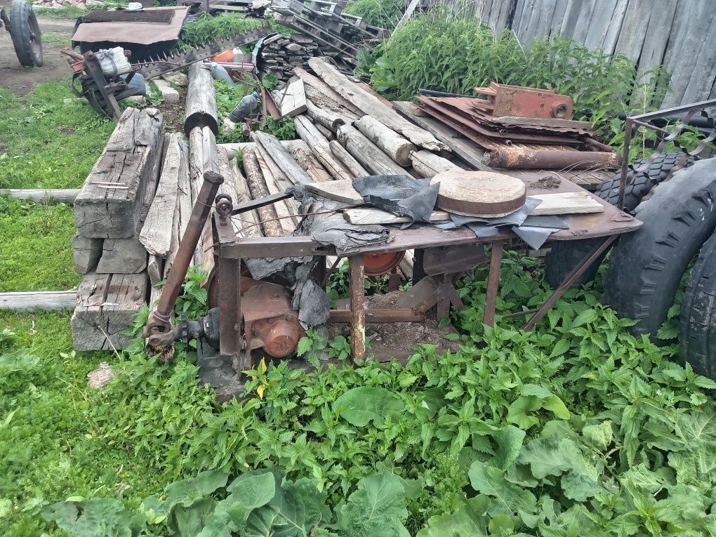 Продам трактор с оборудованием комплект.