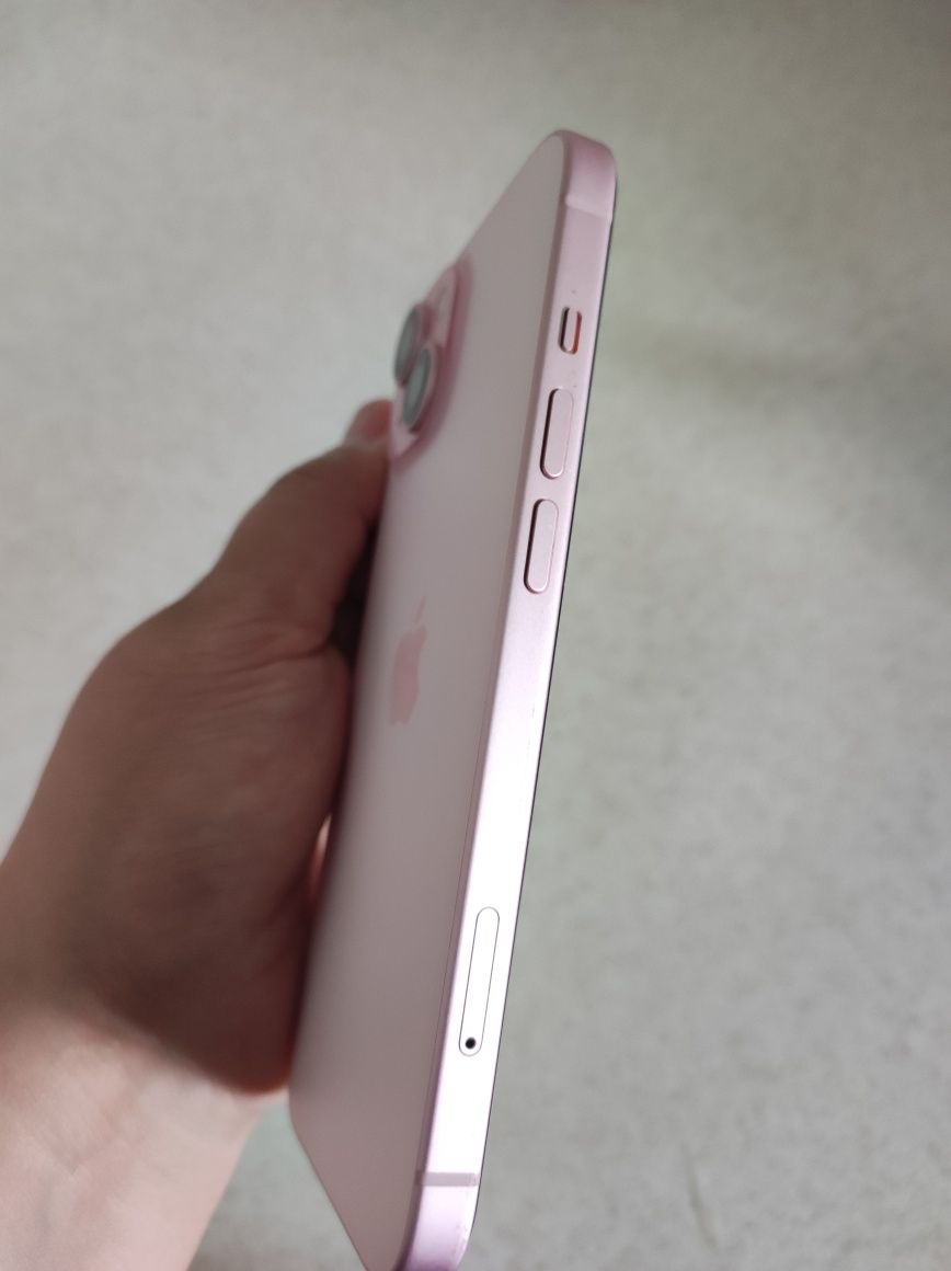 iPhone 15 / 256 GB / Отличное состояние