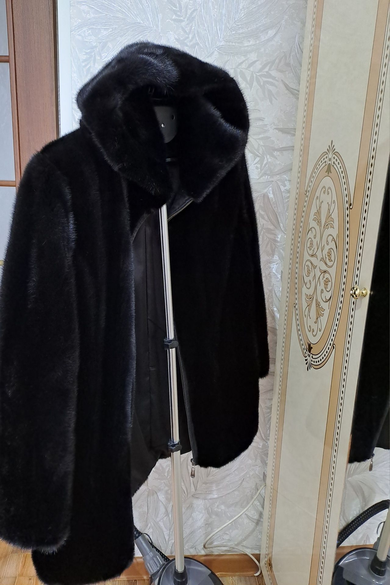 Продам норковую шубу