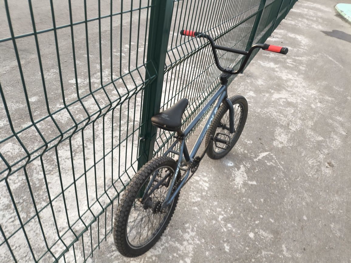 Трюковой велосипед BMX