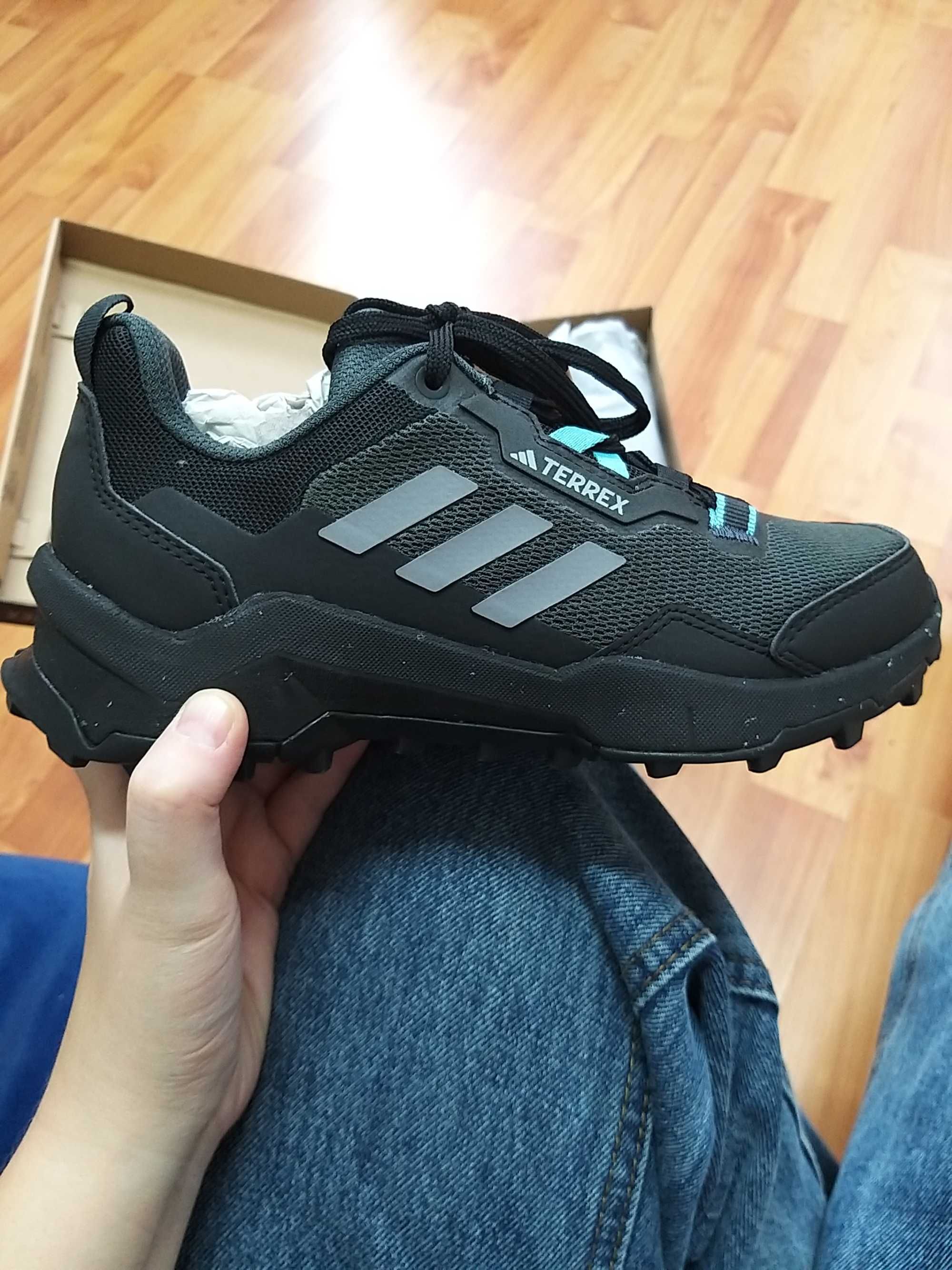 Новые кроссовки adidas terrex 36го размера