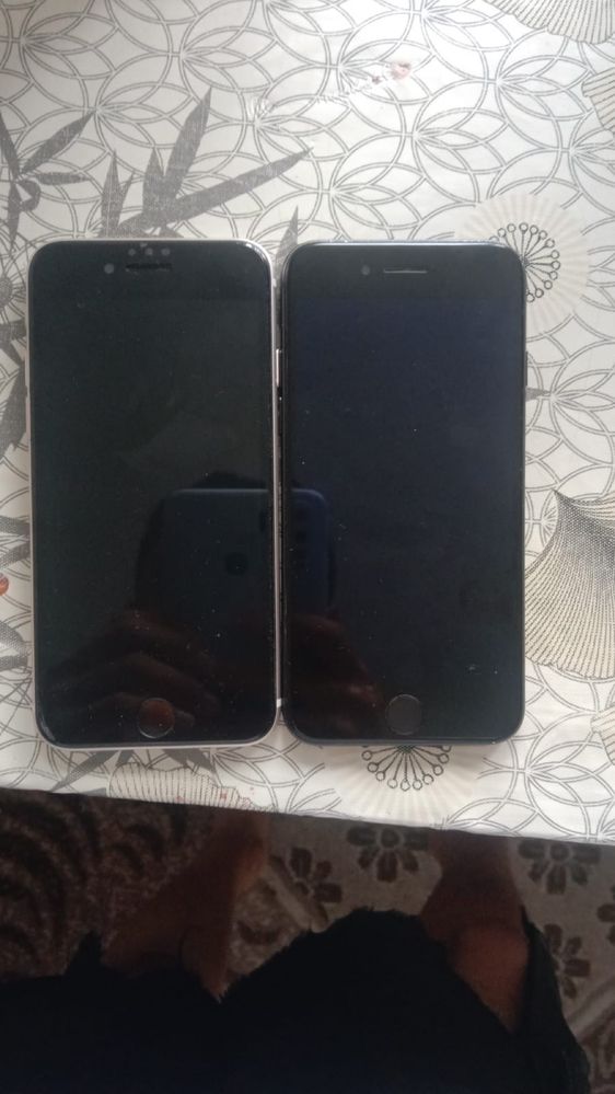Обменяю два iphona se 2020 и iphone se 2022