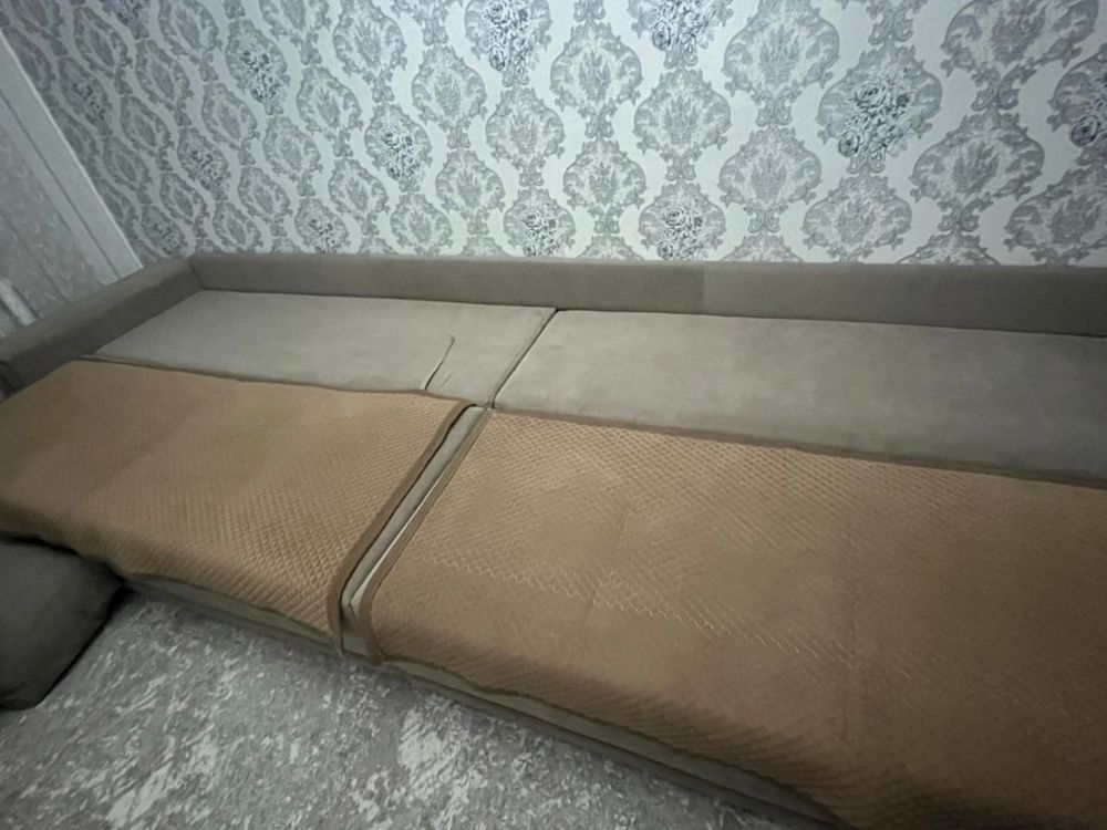 Диван почти новый удобный