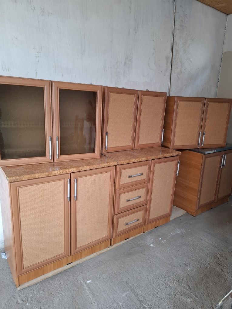 Кухонный гарнитур и газплита