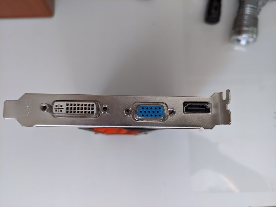 Продам видеокарту gt 430 1 Gb