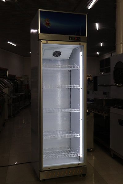 Холодильная витрина магазина кафе новая Астана