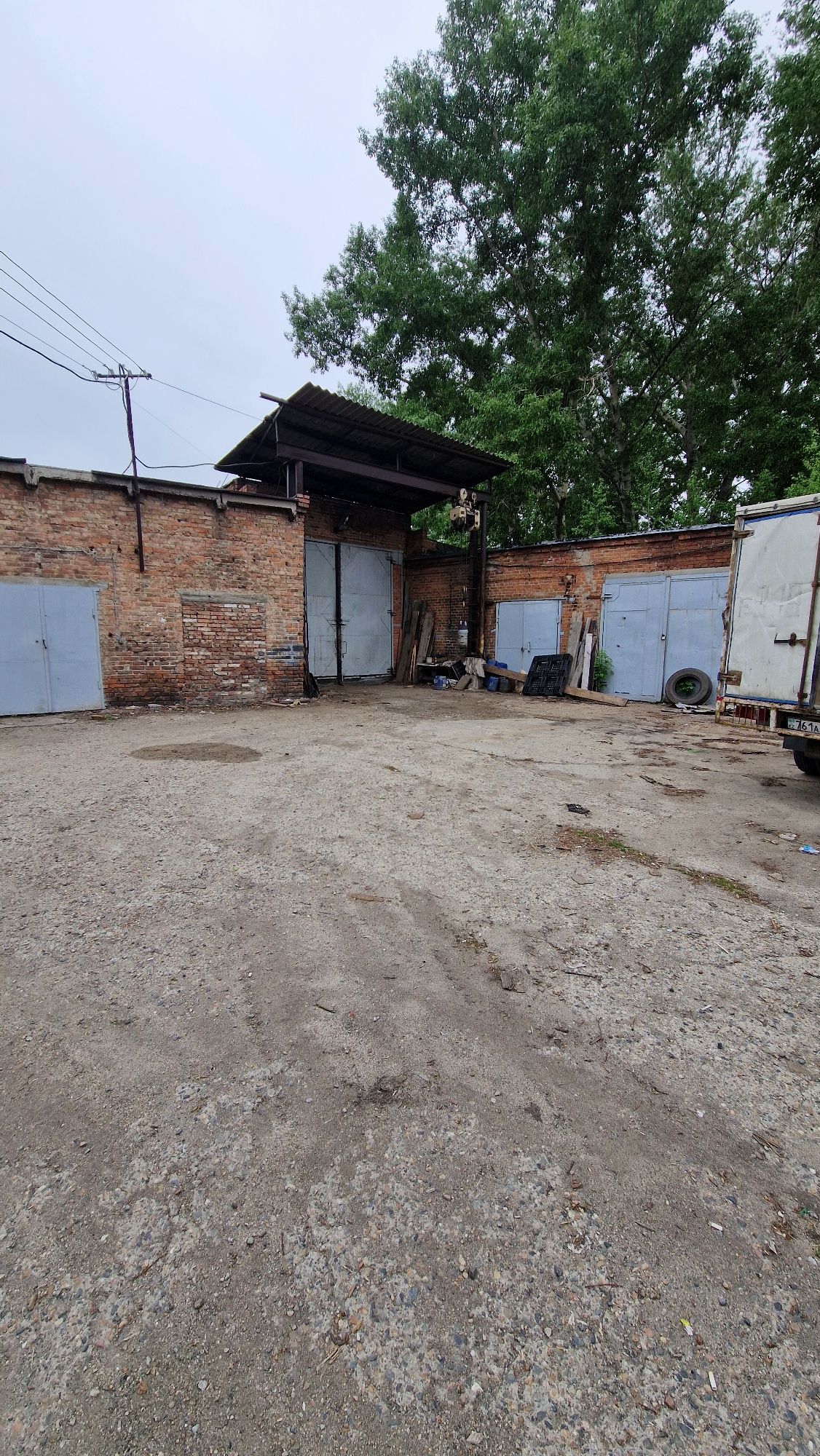 Продам автобазу 6 боксов,здание 11 комнат.Участок 15 соток