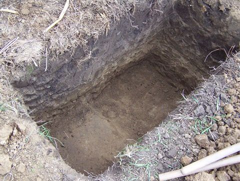 Земляные работы, копка ям, траншей, септик под ключ, вручную.