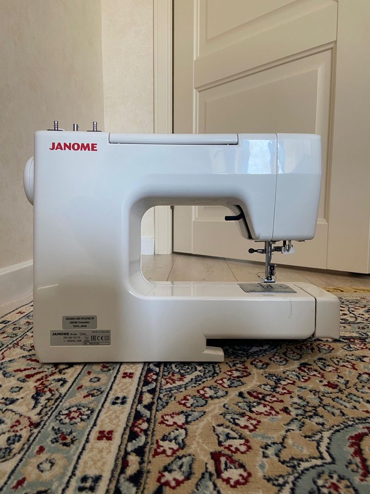 Продается японская швейная машина (премиум) Janome 1225s