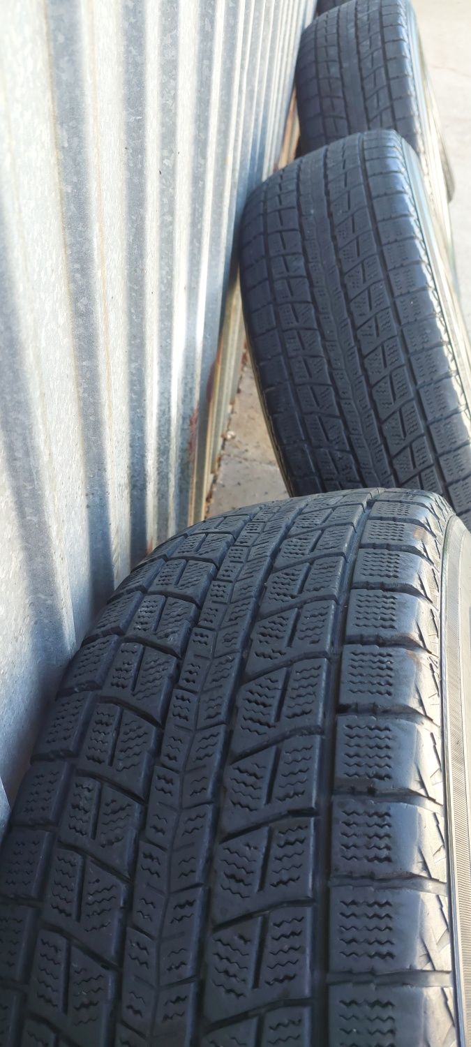 Продам всесезонную резину Dunlop