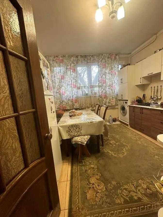 Назарбаева Жибек Жолы. только наличные