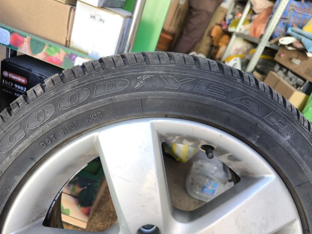 Пара легкосплавных дисков R16 с резиной Good Year 205/55 R16 M+S