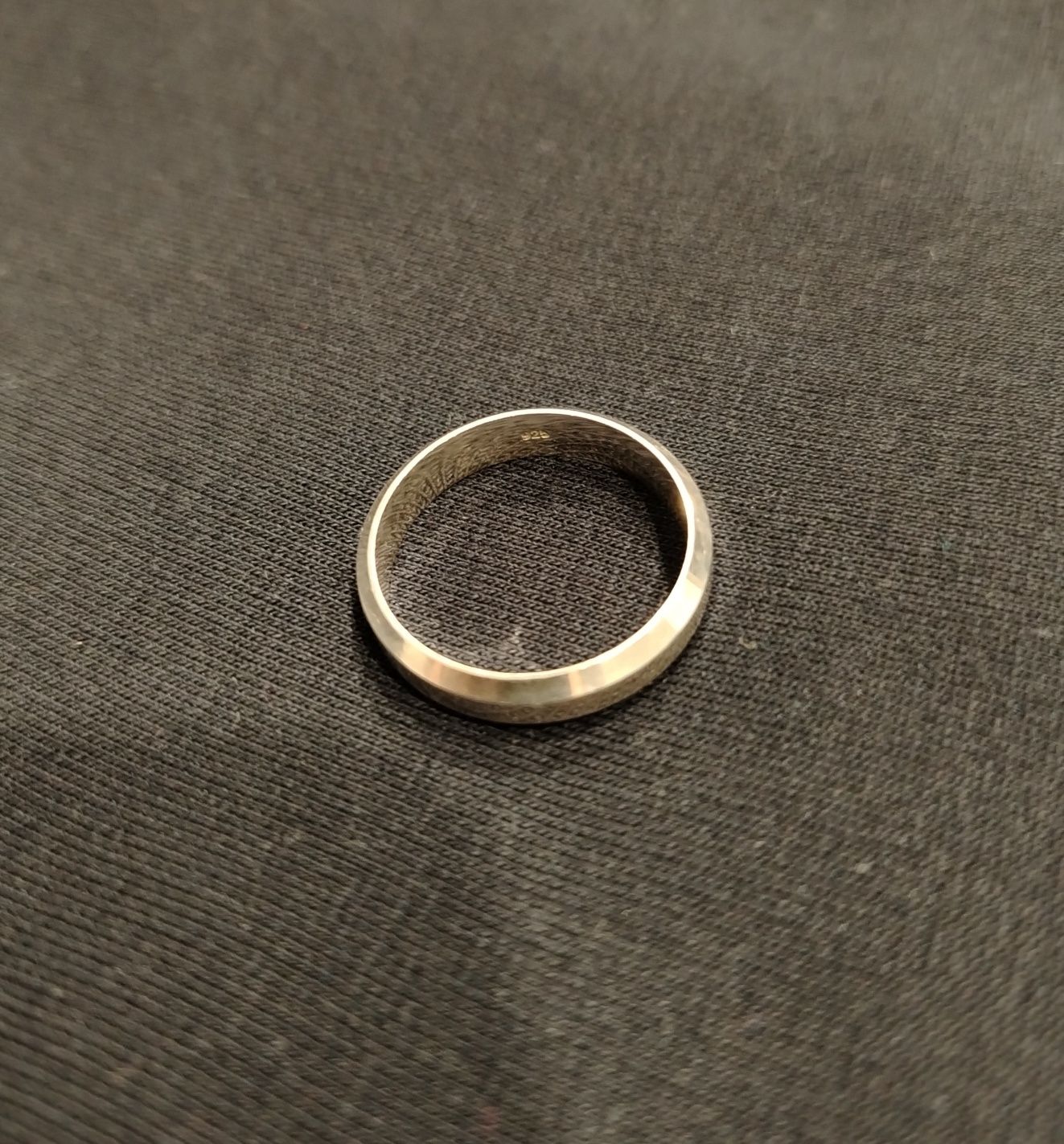 Серебряное кольцо