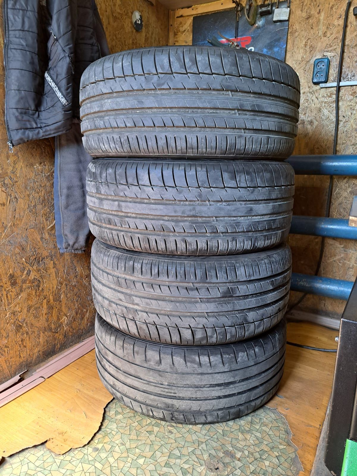 срочно продам шины R 21