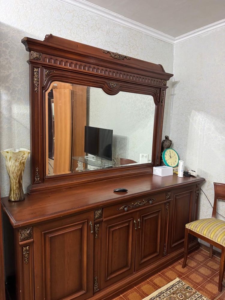 Продаю мебель, и шкафы Чеховские, чистое дерево