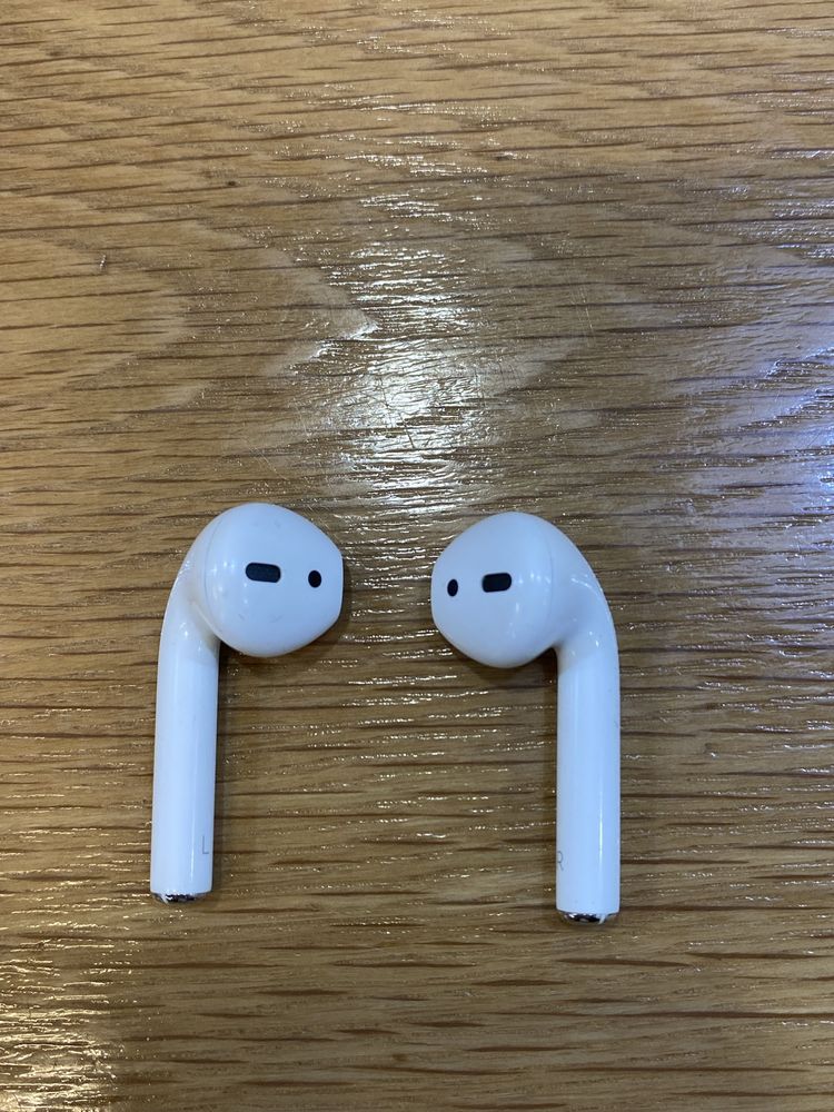 AirPods 2 оригинальные,в отличном состоянии