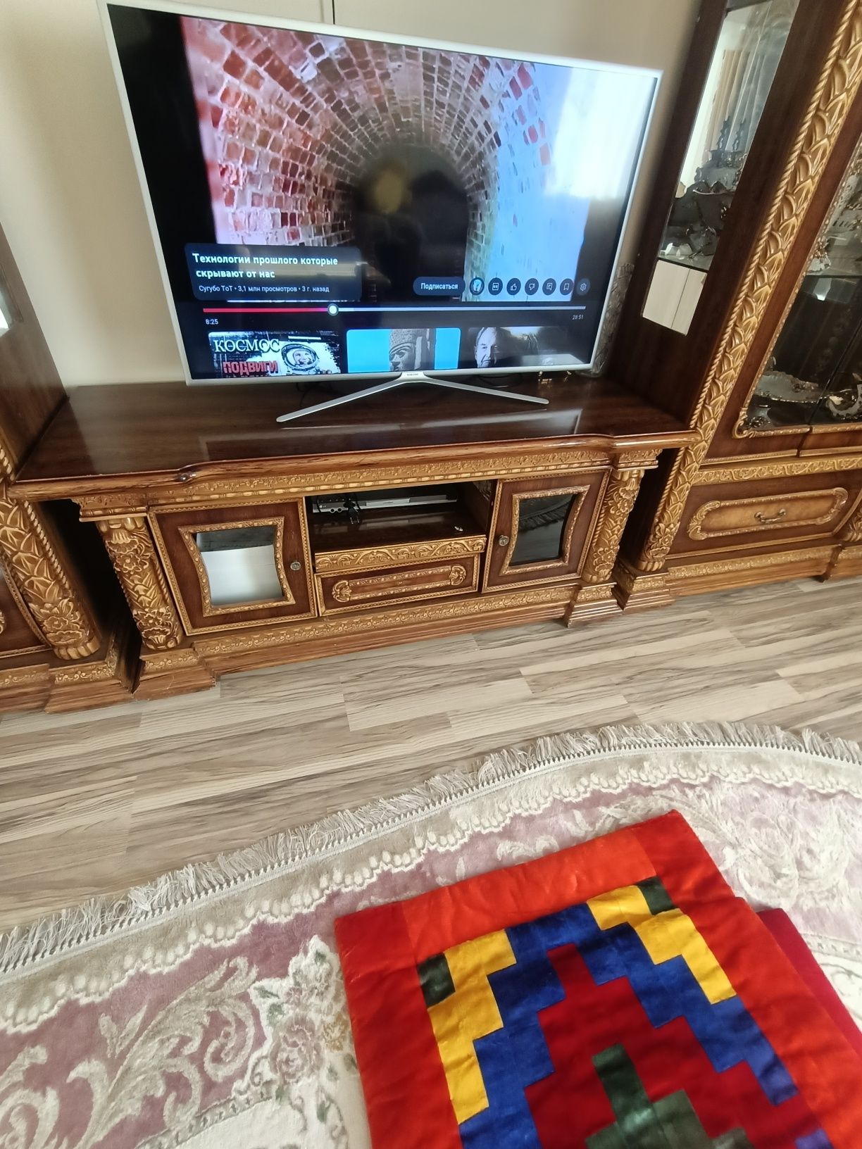 Гарнитура в гостиную и мягкая мебель