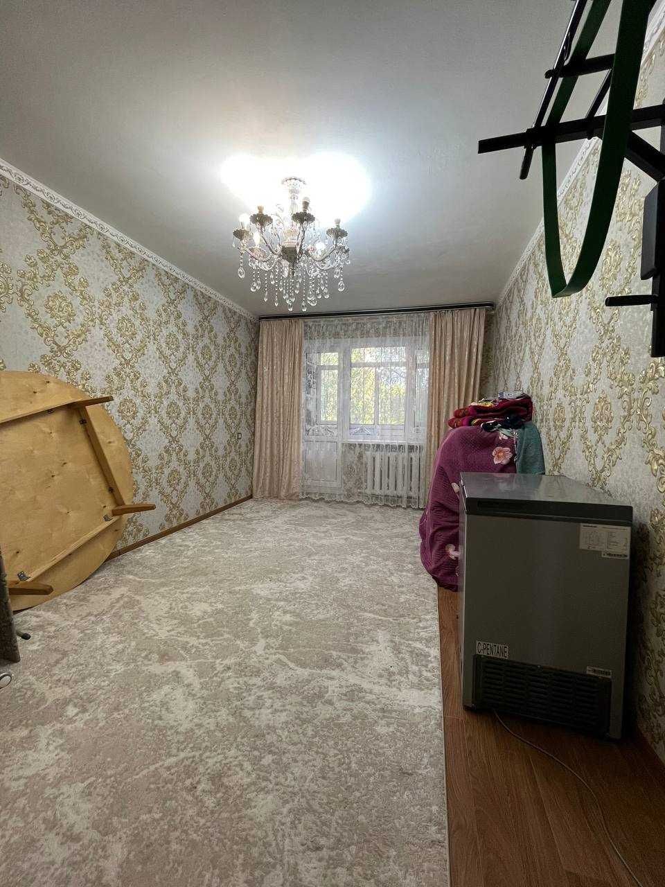 В центре, продается 3-х квартира, 6 мкр, 2/5, 1972 г/п, 62,9 кв.м.