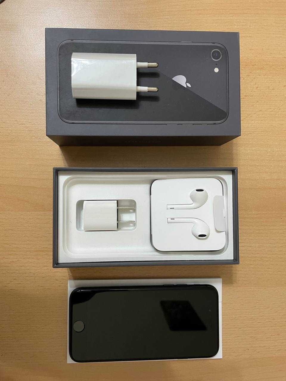 iPhone 8 64Гб, Space Gray + Airpods 2 (кейс с беспроводной зарядкой)