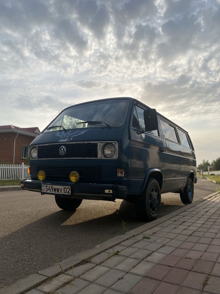 Продам :Volkswagen Caravelle 1983 г.