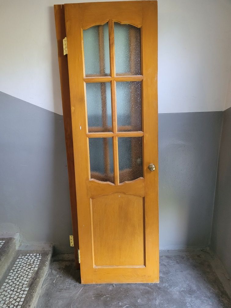 Двери бесплатно,  деревянные