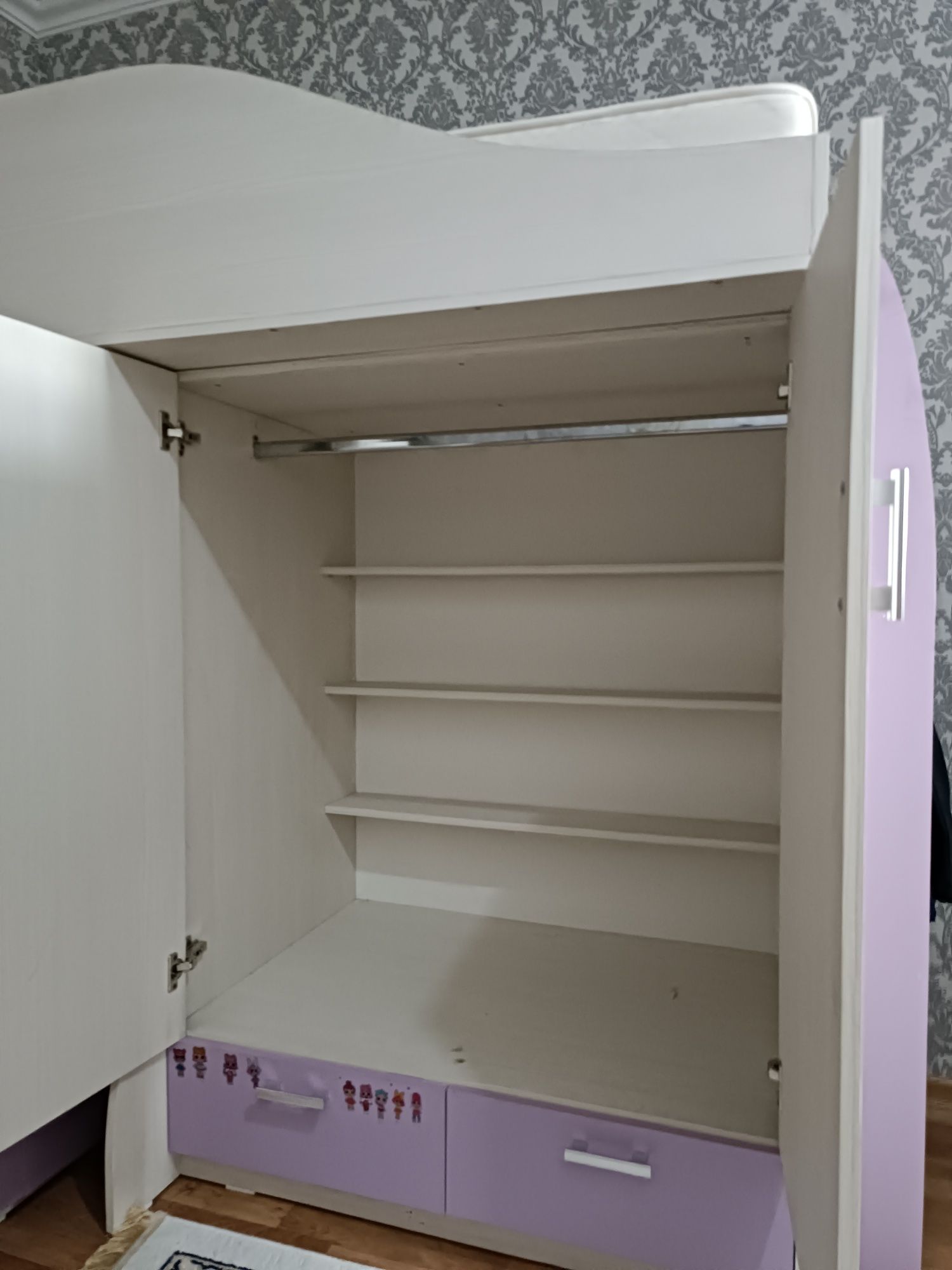 Продам двухярусную кровать со шкафчиком