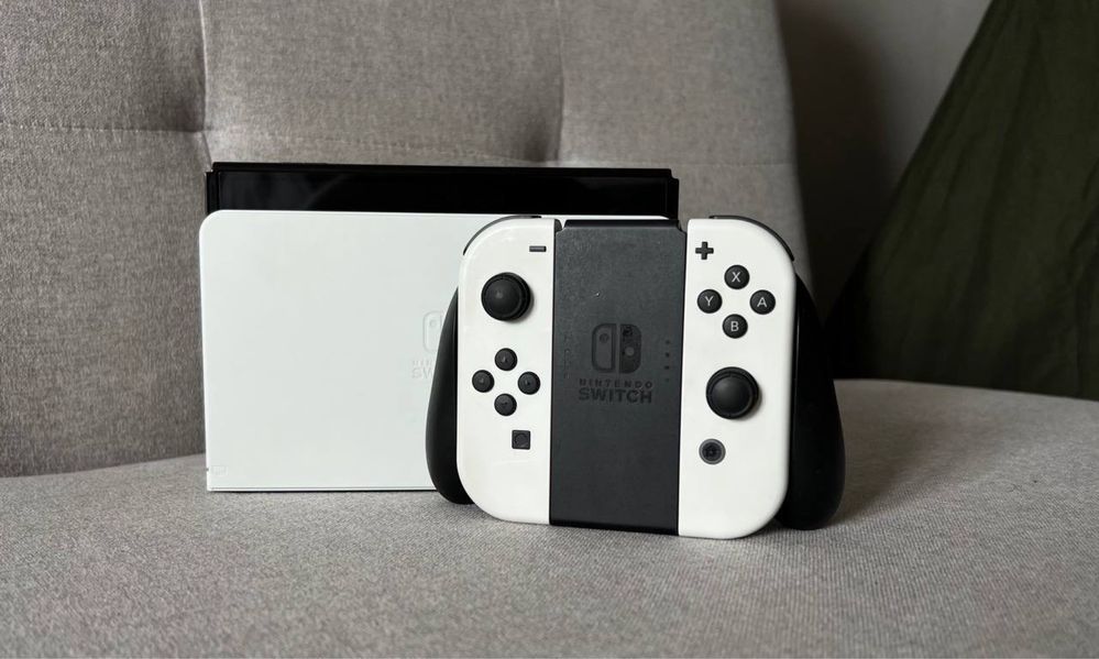 Nintendo Switch OLED + Чехол