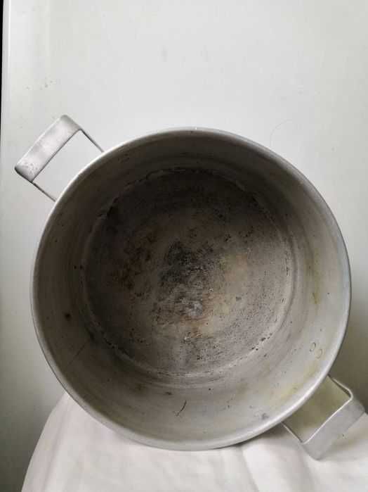 ОТДАМ ДАРОМ мантоварку, из 
алюминия, среднюю, 28см, советскую, бу