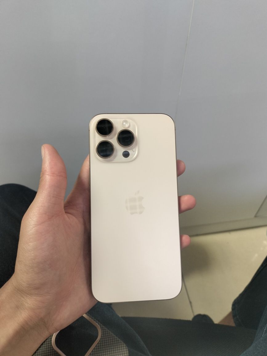 Продам iPhone 16 pro max 256gb