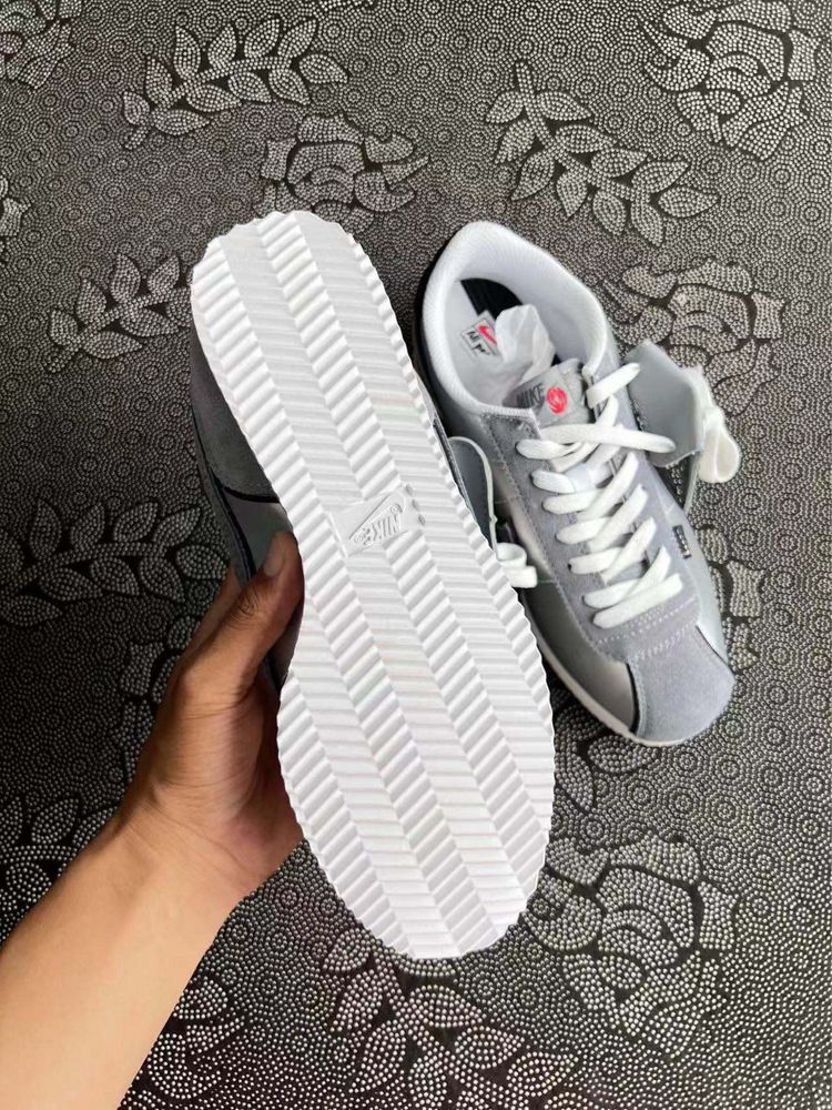 Кроссовки NIKE