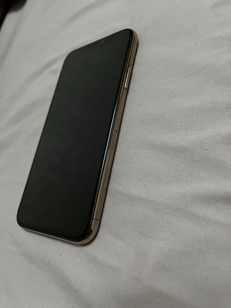 iPhone XS продается