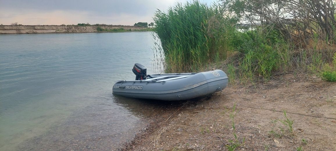 Продам лодку с мотором