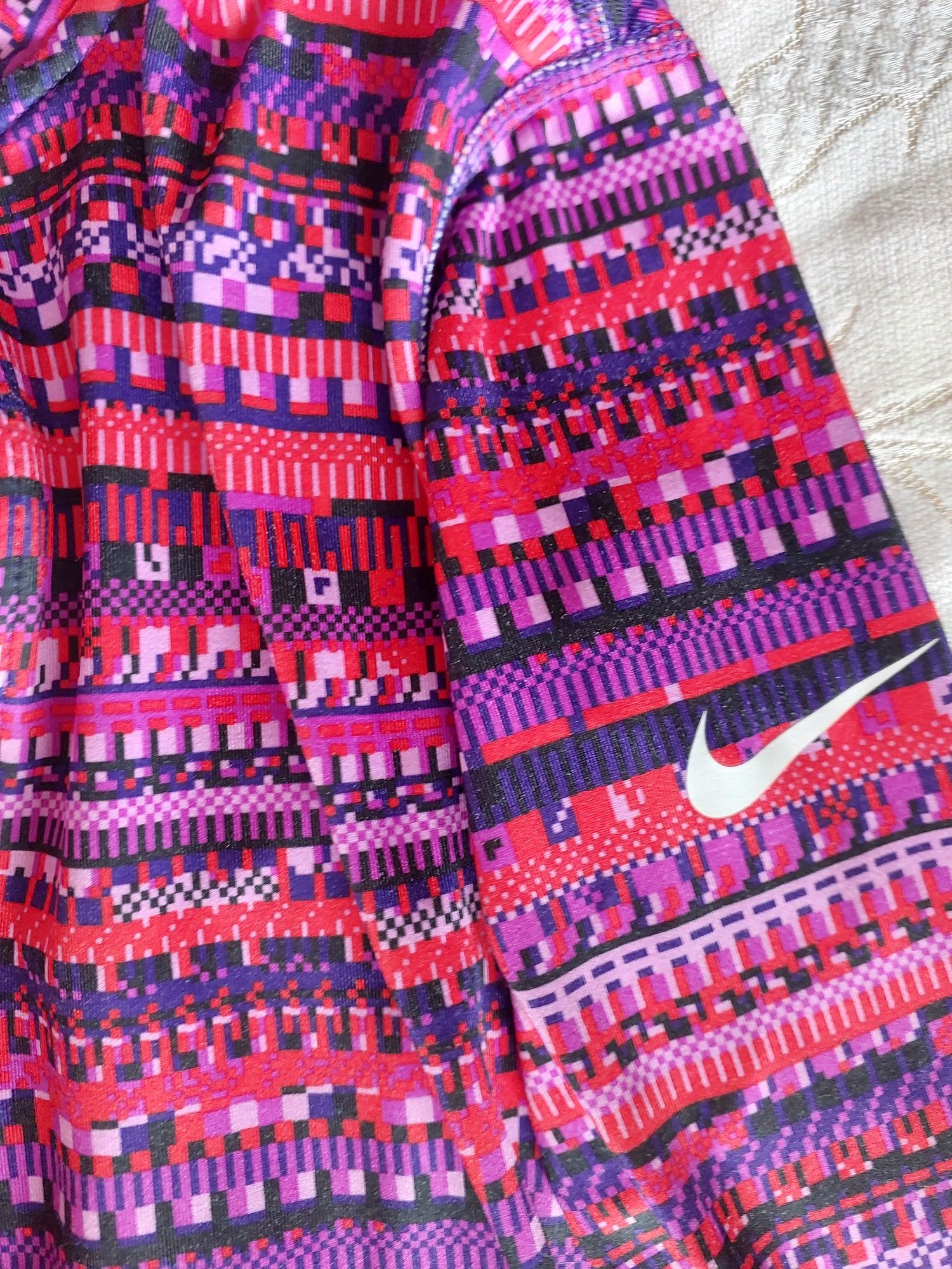 Спортивный утеплённый топ Nike