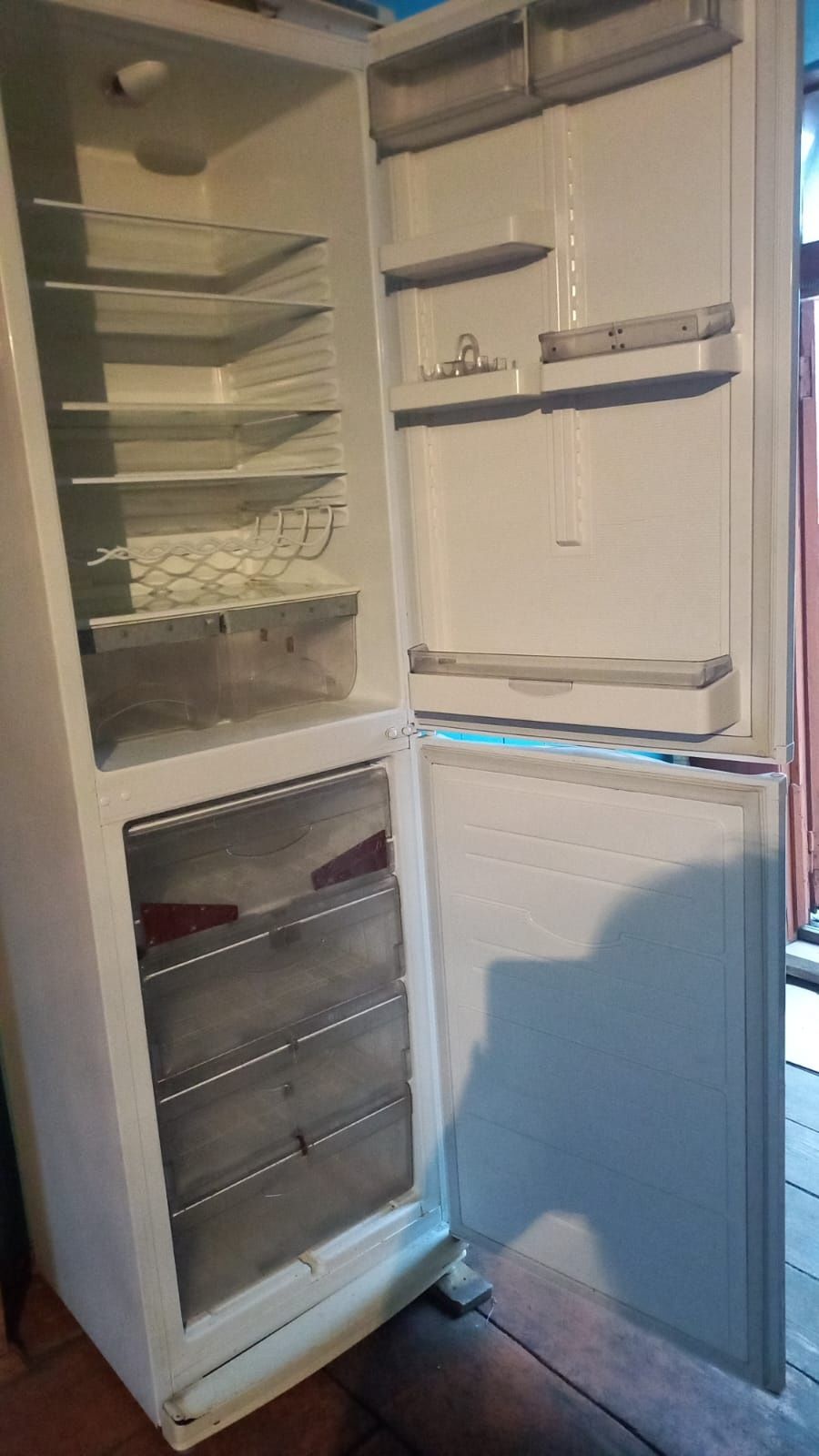 Продам холодильник
