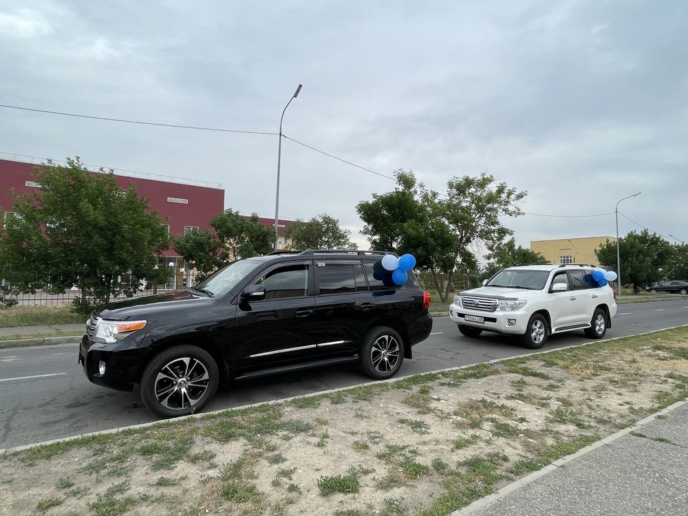 Прокат авто Land Cruiser 200
