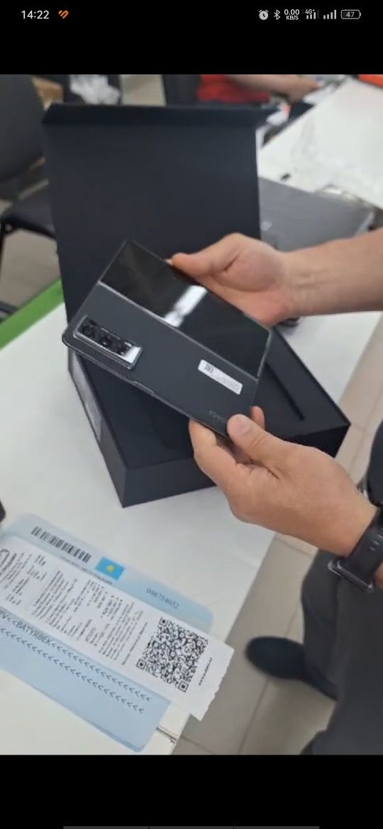 Продам или поменяю телефон планшет Honor Magic V2