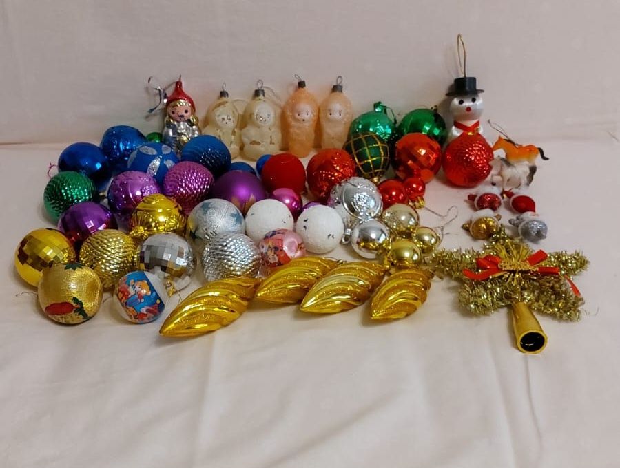 Продам  ёлочные игрушки. Всё 5000. Есть 5 из СССР