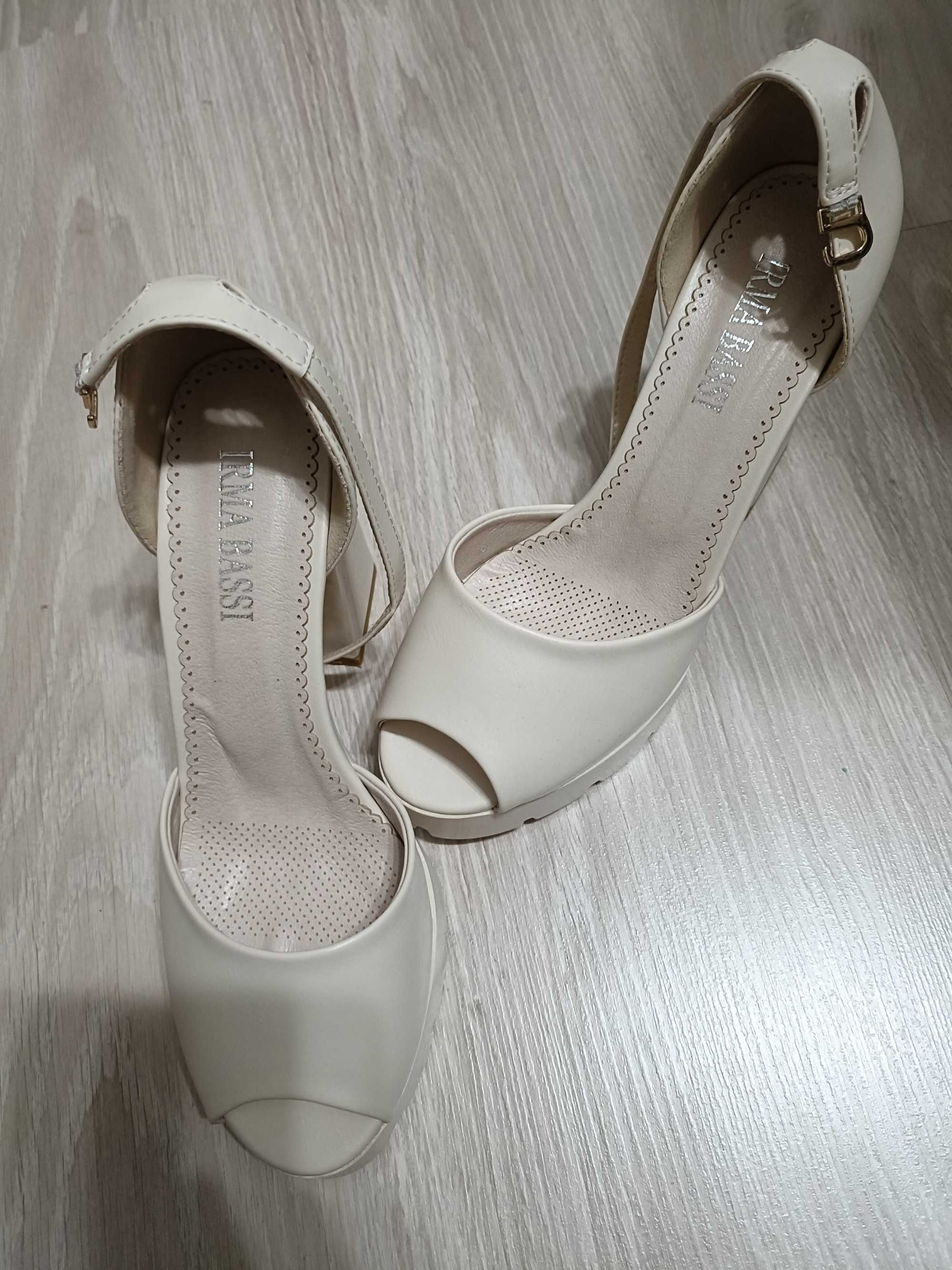 Продам платья (42-44)